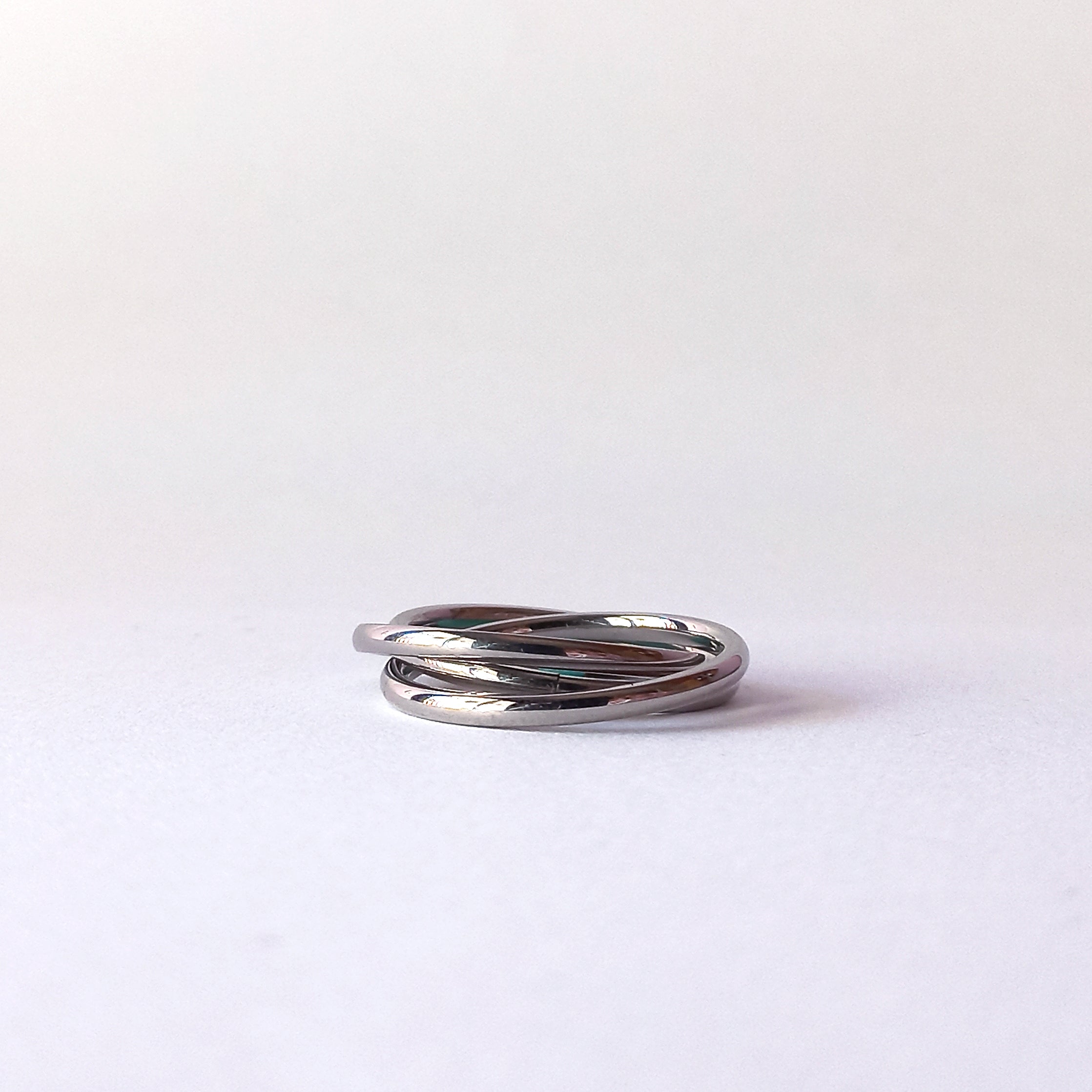 anxiety ring, fidget ring that integrates 3 entwined rings making 1 sophisticated ring that you can fidget with. 